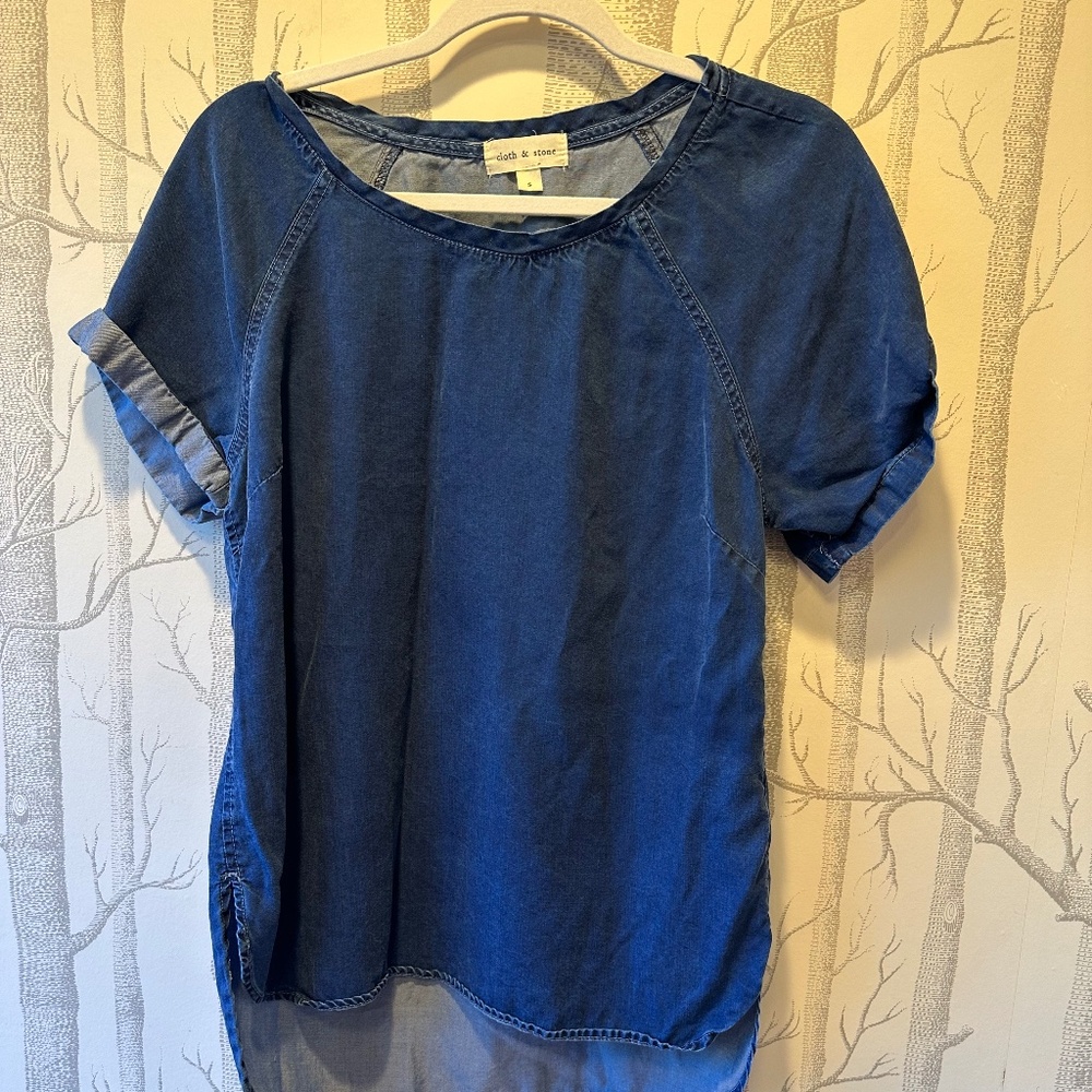 Cloth & Stone Lightweight Indigo Chambray Denim Top. Anthropologie -Small